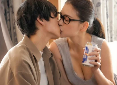 Anh chàng bị cắm sừng trong đau khổ được chị hàng xóm vỗ về