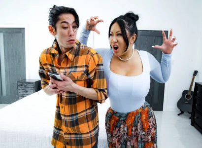 Con trai nọ làm cho mẹ kế xăm trổ hàng múp đạt cực khoái