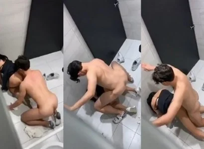 Hai người lớn bị quay lén khi đang quan hệ trong WC