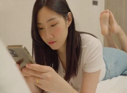 Cô vợ mây mưa với anh nhân viên giao hàng