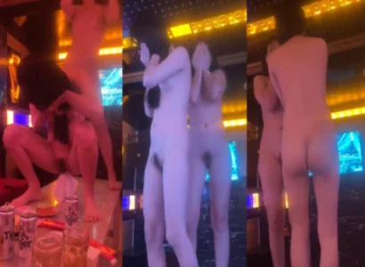 Cô nàng phô diễn điệu múa thoát y nóng bỏng chốn karaoke